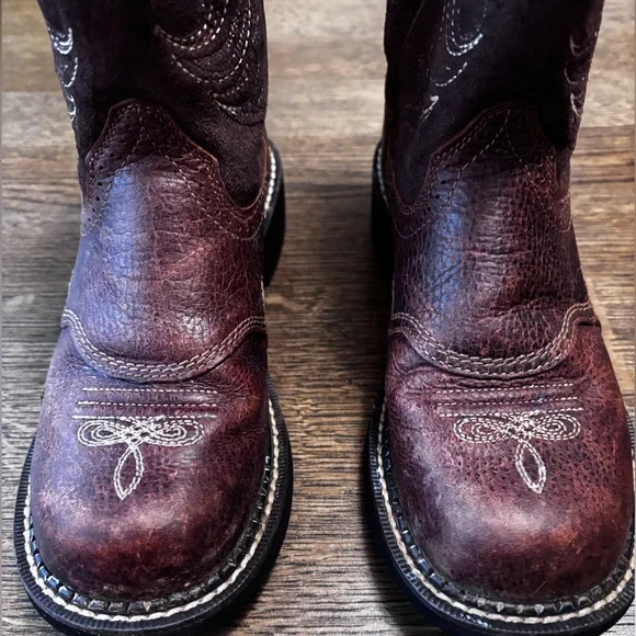 Ariat Women’s Brown Leather Western Boots Size 7B Distressed Cowboy - Picture 2 of 9